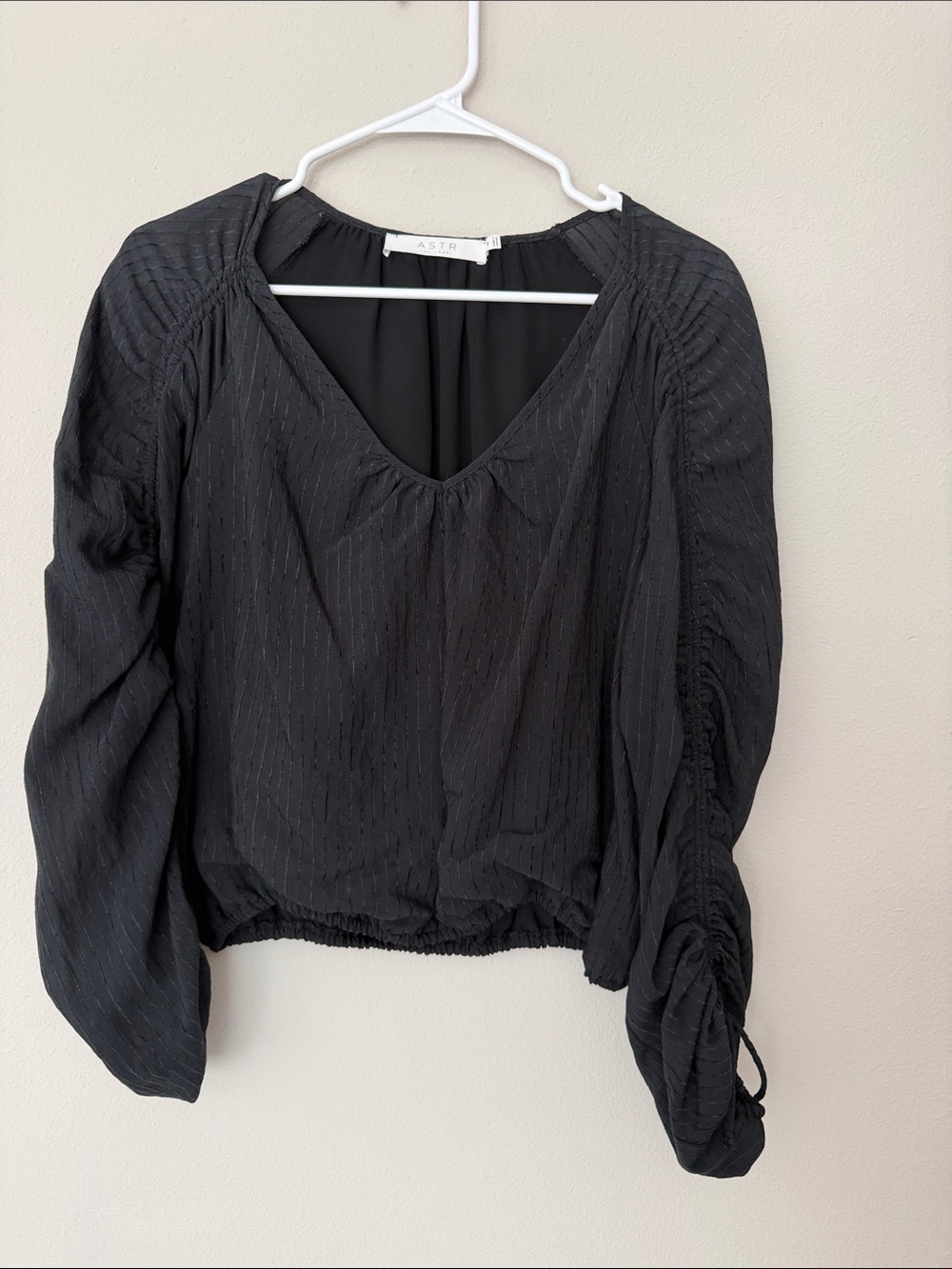 ASTR Black V-Neck Long Sleeve Blouse